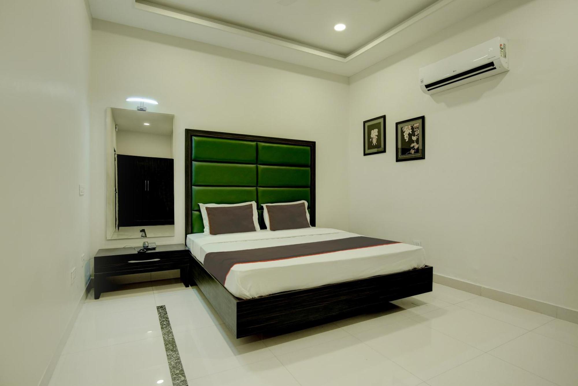 Super Collection O Ovel Hotel Grand Abadpura Exterior foto