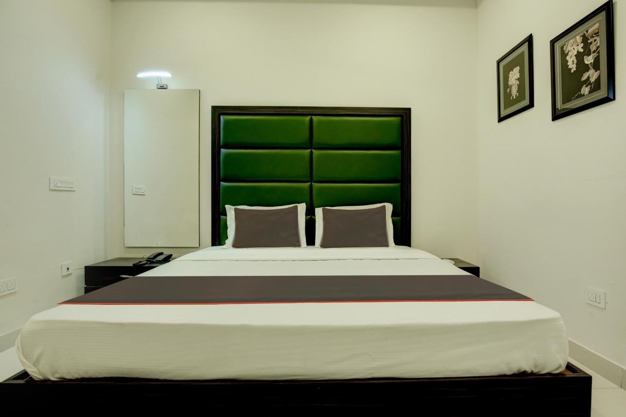Super Collection O Ovel Hotel Grand Abadpura Exterior foto