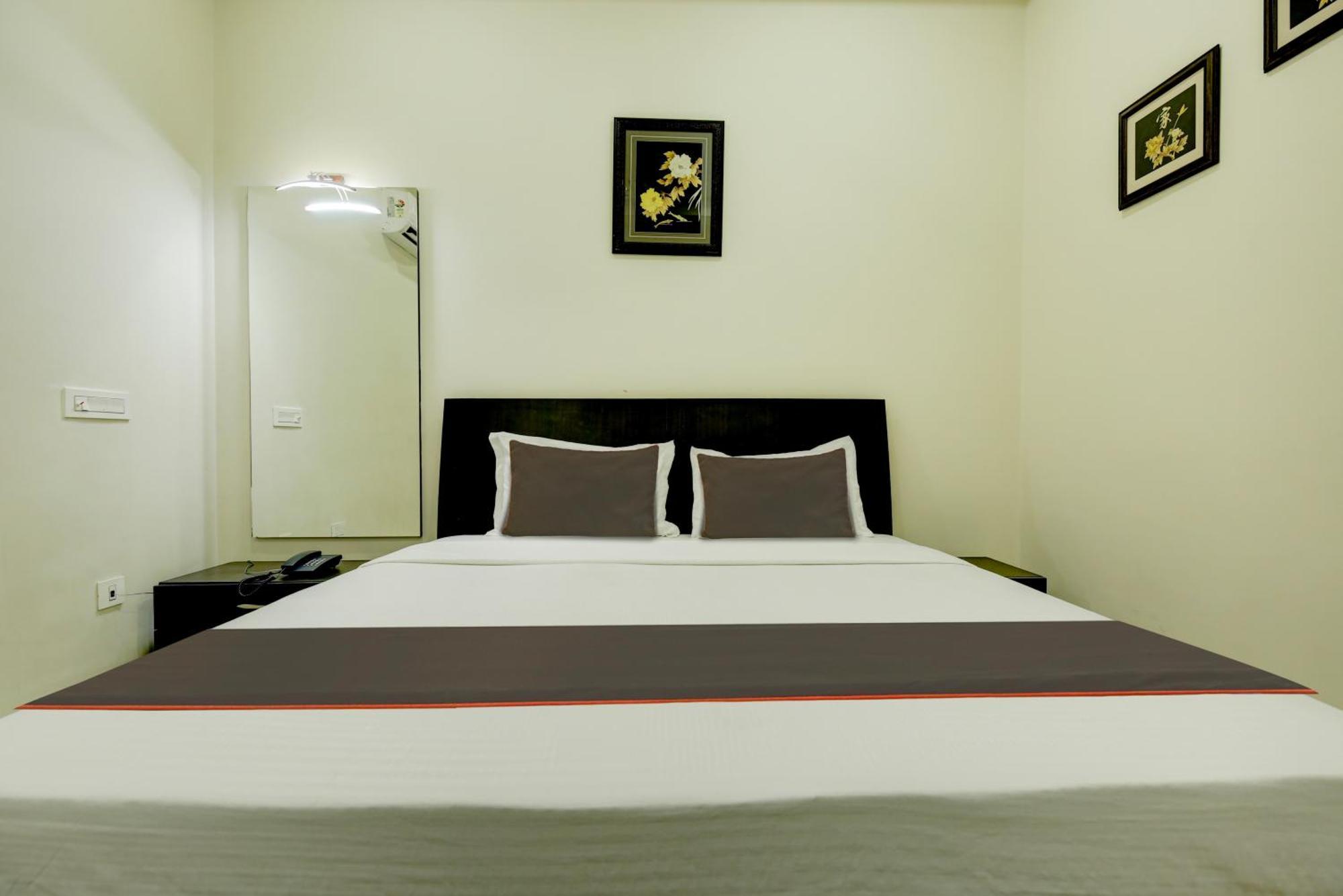 Super Collection O Ovel Hotel Grand Abadpura Exterior foto