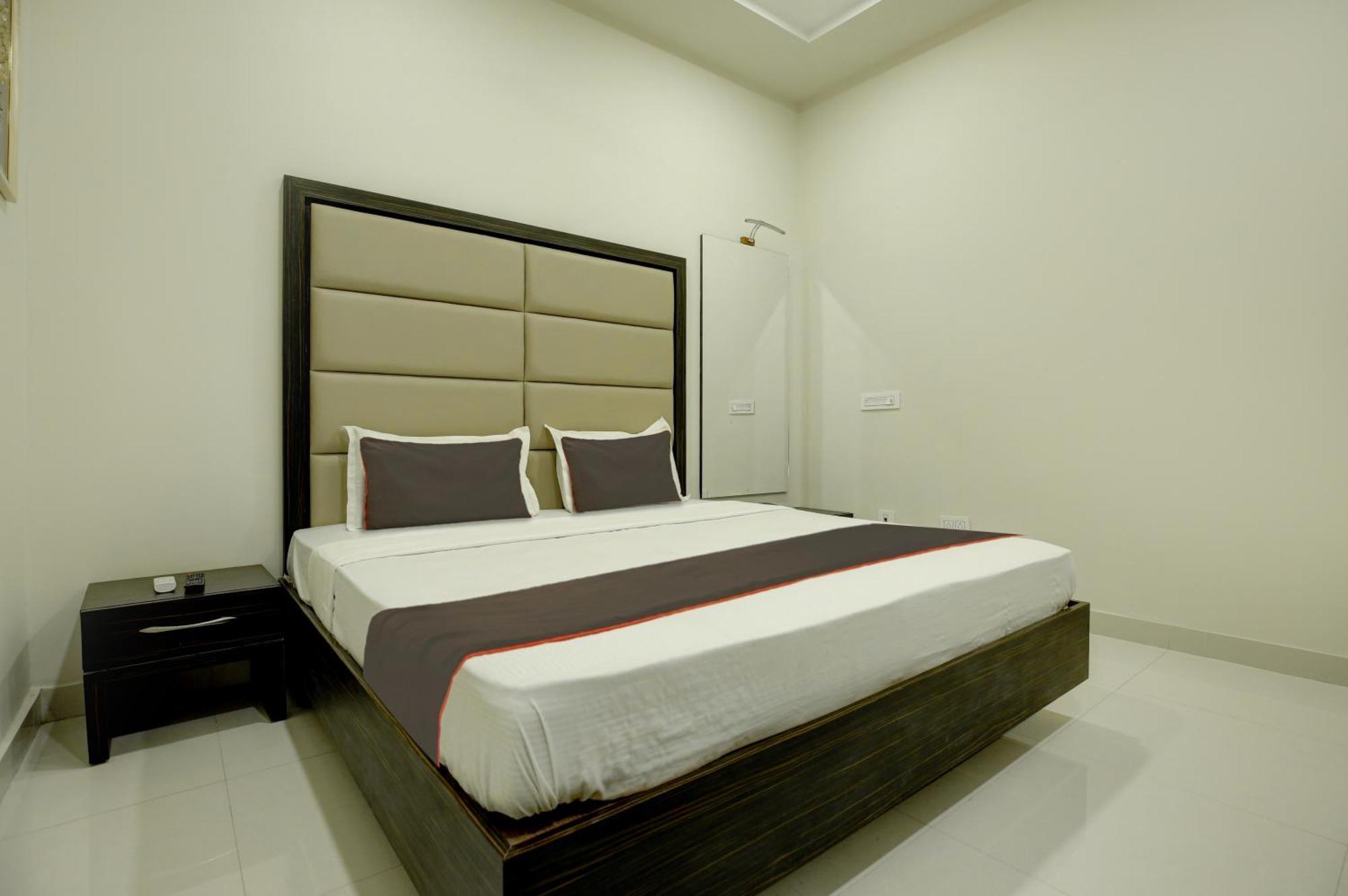 Super Collection O Ovel Hotel Grand Abadpura Exterior foto